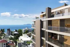 Fachada do edifício Marena ao entardecer, 7 andares com faixas escuras e detalhes em madeira — Marena em Canasvieiras, Florianópolis