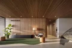 Hall de entrada MaxStudios com parede de madeira, poltrona de couro e logotipo MaxStudios — Max Studios 177 em Pantanal, Florianópolis
