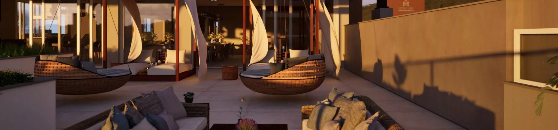 Terraço gourmet ao pôr do sol com sofás de rattan, poltronas suspensas em forma de barco e salão ao fundo — Maxxi Garden em Cachoeira do Bom Jesus, Florianópolis