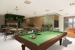 Salão social com mesa de sinuca em primeiro plano, mesas redondas e vista para terraço — Maxxi View em Jurerê, Florianópolis