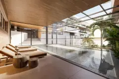 Piscina coberta com espreguiçadeiras de couro, teto ripado e claraboia com vista para o jardim e fachada — Meraki Sunset em João Paulo, Florianópolis