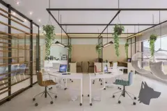 Coworking com mesas redondas, cadeiras coloridas e plantas suspensas em estrutura metálica — Mobby Campeche en Campeche, Florianópolis