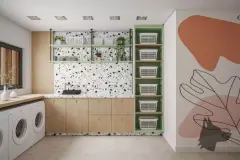 Lavanderia compartida com máquinas de lavar, bancada terrazzo e prateleiras verdes — Mobby Campeche en Campeche, Florianópolis