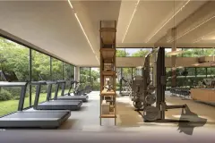 academia esteiras aparelhos musculação pesos janelas vidro vista jardim — Natus em Ponta das Canas, Florianópolis