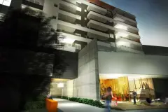 fachada noturna entrada hall iluminado pessoas lobby — Neo Continente em Estreito, Florianópolis