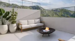 terraço fire place sofá branco madeira fire pit pedras vegetação montanhas fundo — Ondas do Leste em Barra da Lagoa, Florianópolis