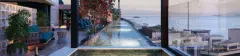 render rooftop piscina lap pool borda infinita vista baía Florianópolis sofá teal bougainvillea vermelha espreguiçadeiras entardecer — Playa Negra Residence em Agronômica, Florianópolis