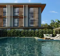 perspectiva ilustrativa piscina área lazer espreguiçadeiras sofá guarda-sol jardim fachada ripas madeira palmeiras formato retrato — Residencial Málaga em Campeche, Florianópolis