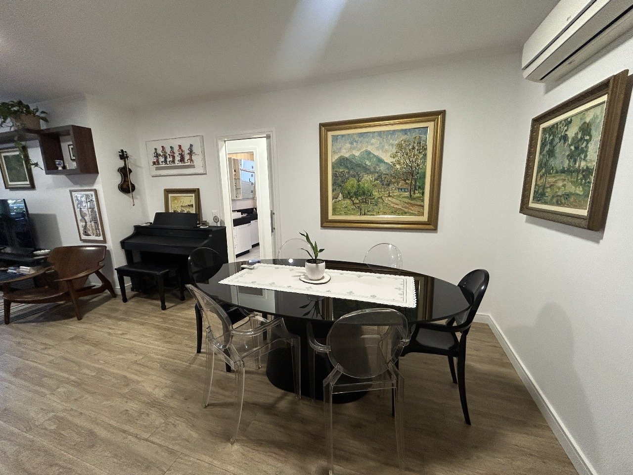 Apartamento semimobiliado, Rua Bocaiuva