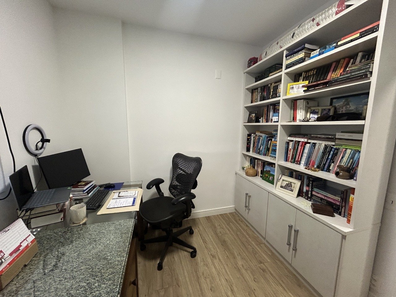 Apartamento semimobiliado, Rua Bocaiuva