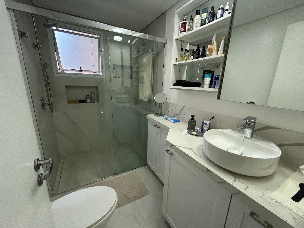 Apartamento semimobiliado, Rua Bocaiuva