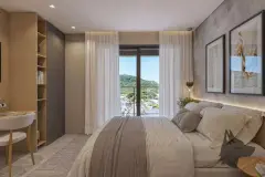 Quarto decorado com guarda-roupa em madeira, escrivaninha, janela com vista para as montanhas e quadros na parede — Saint Zambelli em Ingleses, Florianópolis