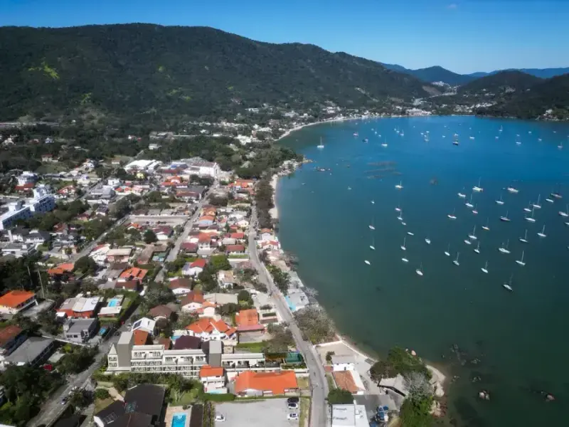 Vista del barrio Santo Antônio de Lisboa en Florianópolis para comprar un inmueble sobre plano