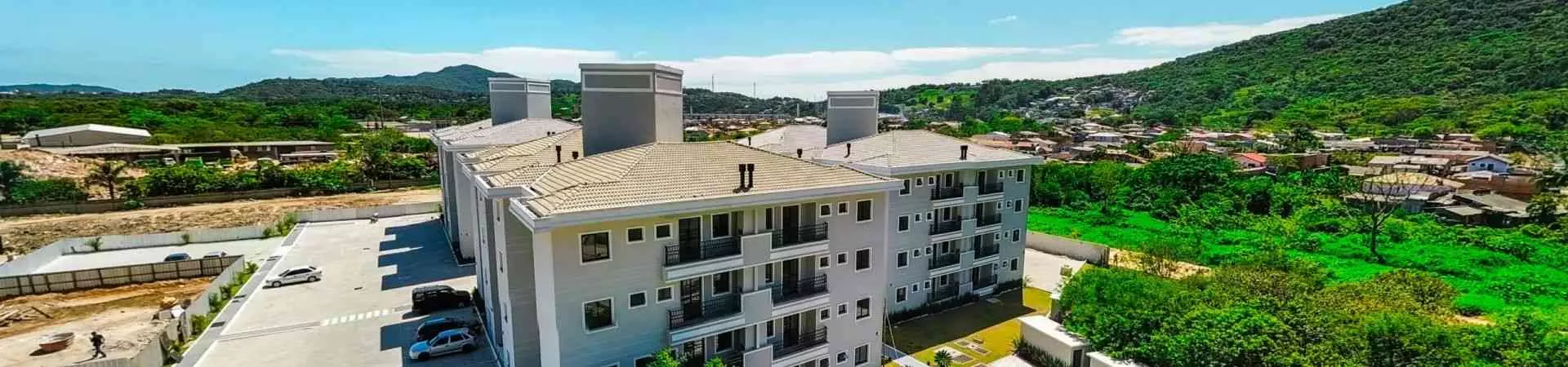 Inverno x Verão em Jurerê: Como a Sazonalidade Afeta Quem Mora no Bairro — blog Viver Catarina sobre imóveis na planta em Florianópolis