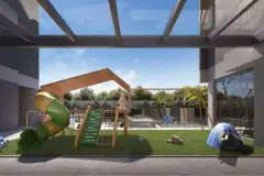 Playground coberto com escorregador, trepa-trepa de madeira e piscina ao fundo — Torres do Porto em Estreito, Florianópolis
