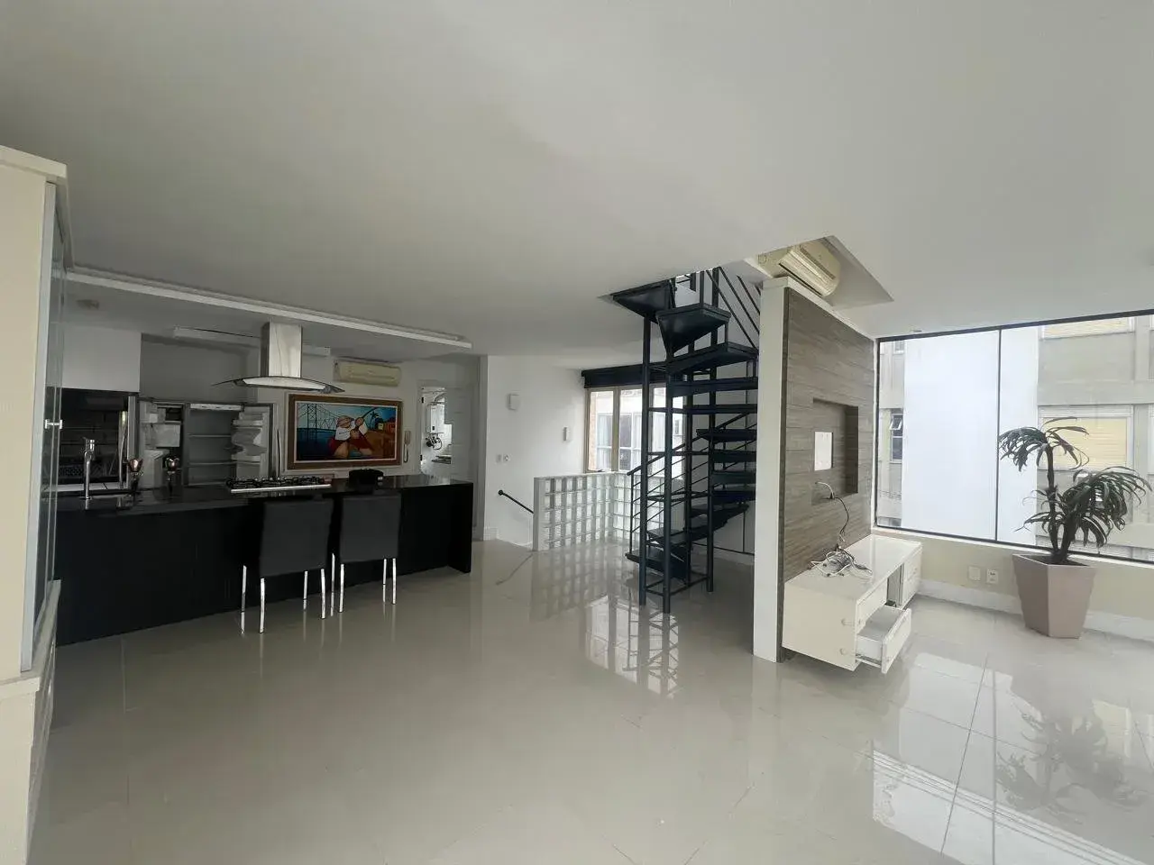 Cobertura triplex, semimobiliada no Centro de Florianópolis, Centro, Florianópolis Imagem do pronto para morar Cobertura triplex, semimobiliada no Centro de Florianópolis em Centro, Florianópolis — imóvel na planta em Florianópolis