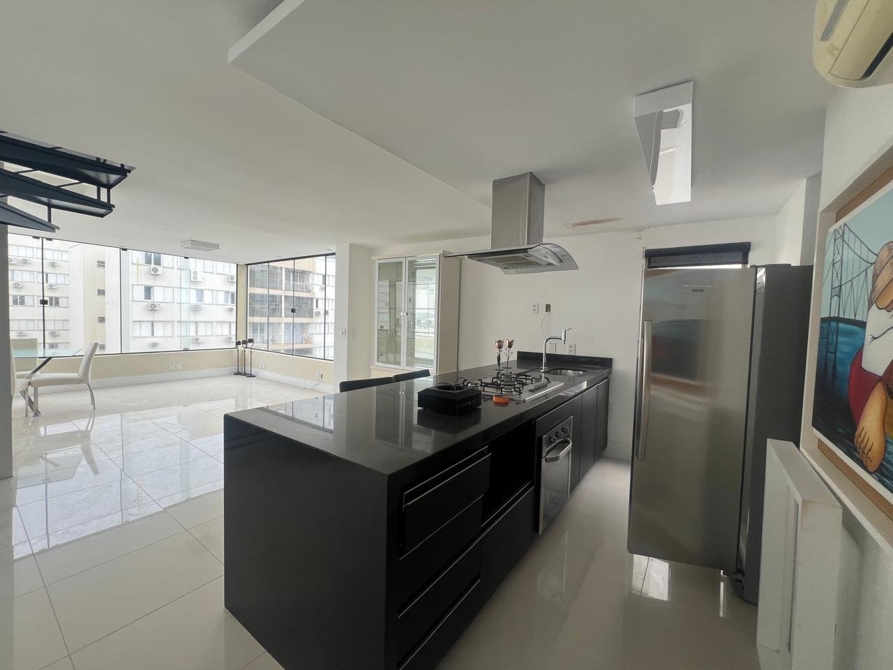 Cobertura triplex, semimobiliada no Centro de Florianópolis