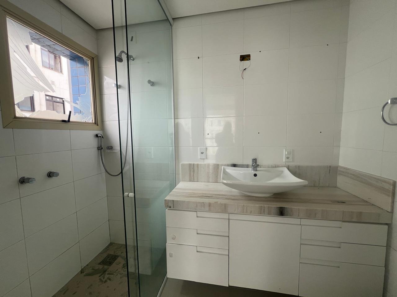 Cobertura triplex, semimobiliada no Centro de Florianópolis