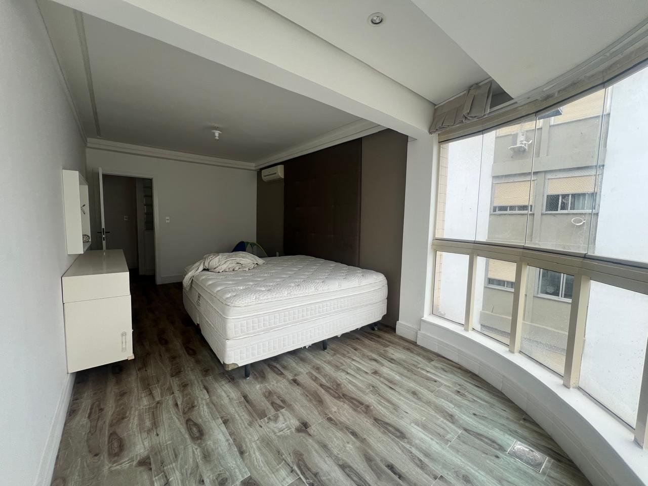 Cobertura triplex, semimobiliada no Centro de Florianópolis