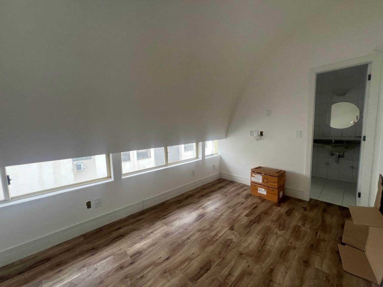 Cobertura triplex, semimobiliada no Centro de Florianópolis