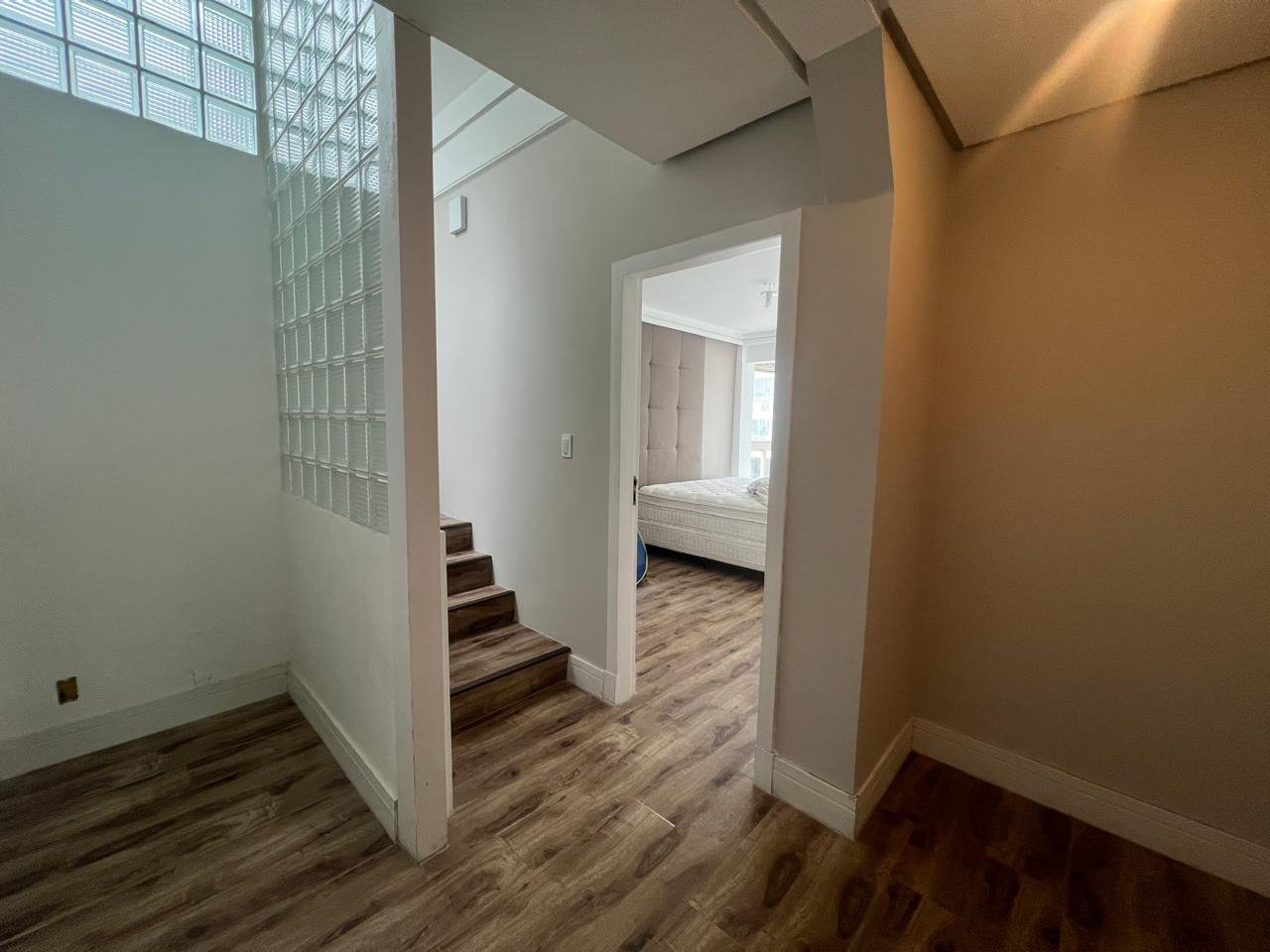 Cobertura triplex, semimobiliada no Centro de Florianópolis