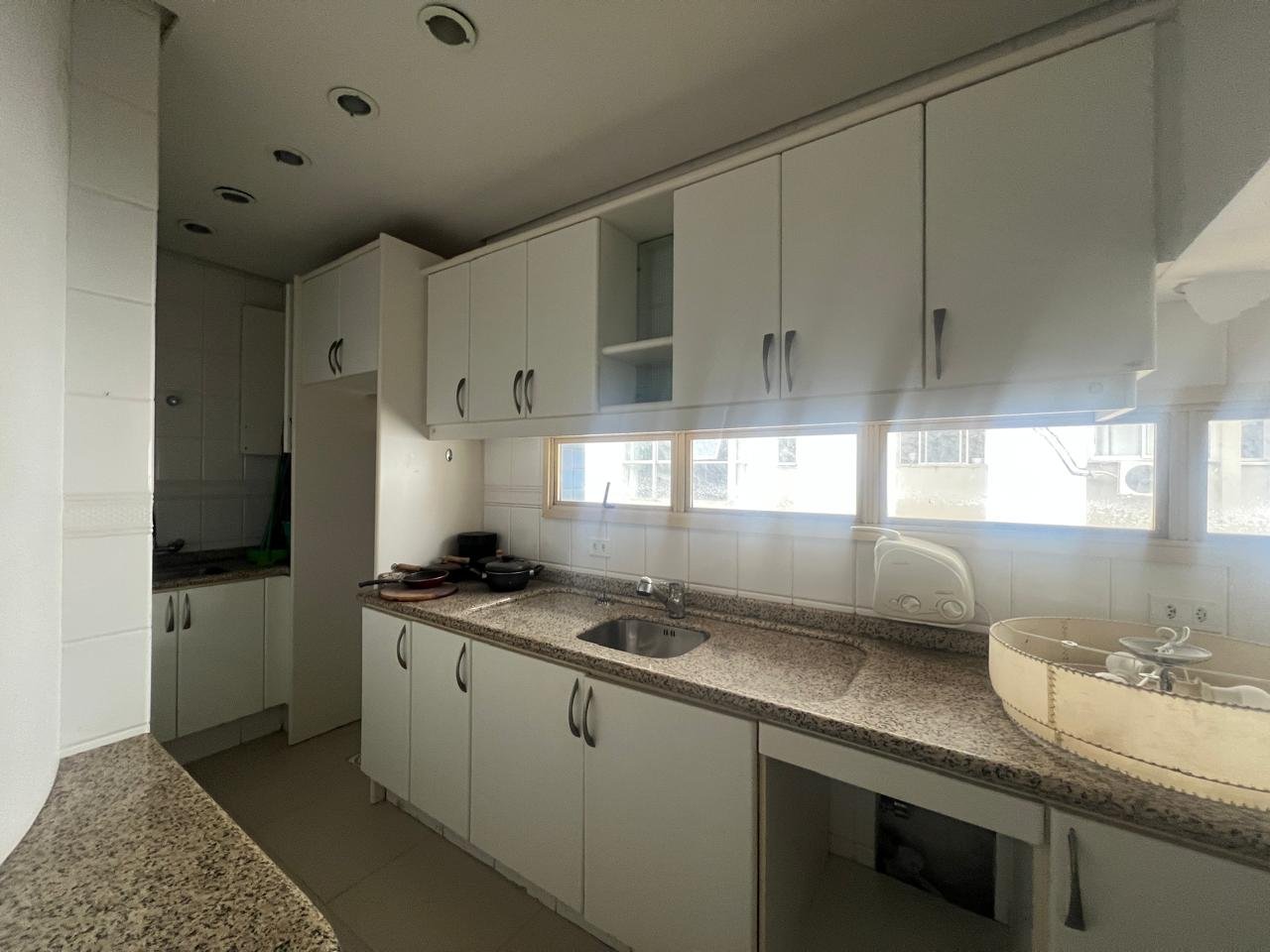 Cobertura triplex, semimobiliada no Centro de Florianópolis