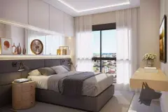 Suíte com cama de casal, iluminação indireta, nicho decorativo e janelão com vista para a cidade — Unity em Estreito, Florianópolis