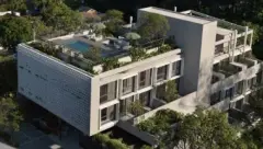 Vista aérea oblíqua lateral do edifício Verset com rooftop de piscina e varandas com vegetação — Verset em Campeche, Florianópolis
