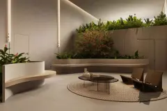 Hall de circulação com banco curvo, jardim vertical com flores tropicais, mesa de vidro e cadeira de madeira ao fundo — Verset em Campeche, Florianópolis