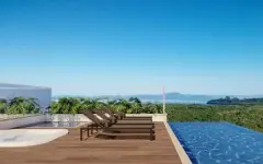 Deck do rooftop com espreguiçadeiras e borda da piscina infinity com vista para mata nativa e baía — Vision 1617 em Saco Grande, Florianópolis