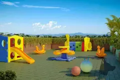 Playground no terraço com escorregador, gangorra, cavalinhos e brinquedos coloridos com vista para os morros — Vision 1617 em Saco Grande, Florianópolis