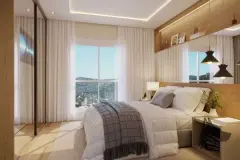 Suíte com cabeceira de madeira, guarda-roupa espelhado, pendentes e janela com vista para os morros — Vision 1617 em Saco Grande, Florianópolis