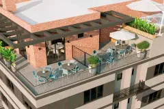 Área de convivência no rooftop com mesas, cadeiras e piscina ao fundo, vista aérea — VYU Pulse em Coqueiros, Florianópolis
