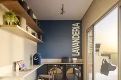 Lavanderia coletiva com duas máquinas de lavar, prateleiras e parede azul com letreiro LAVANDERIA — Yunic Haus Studios em Canasvieiras, Florianópolis